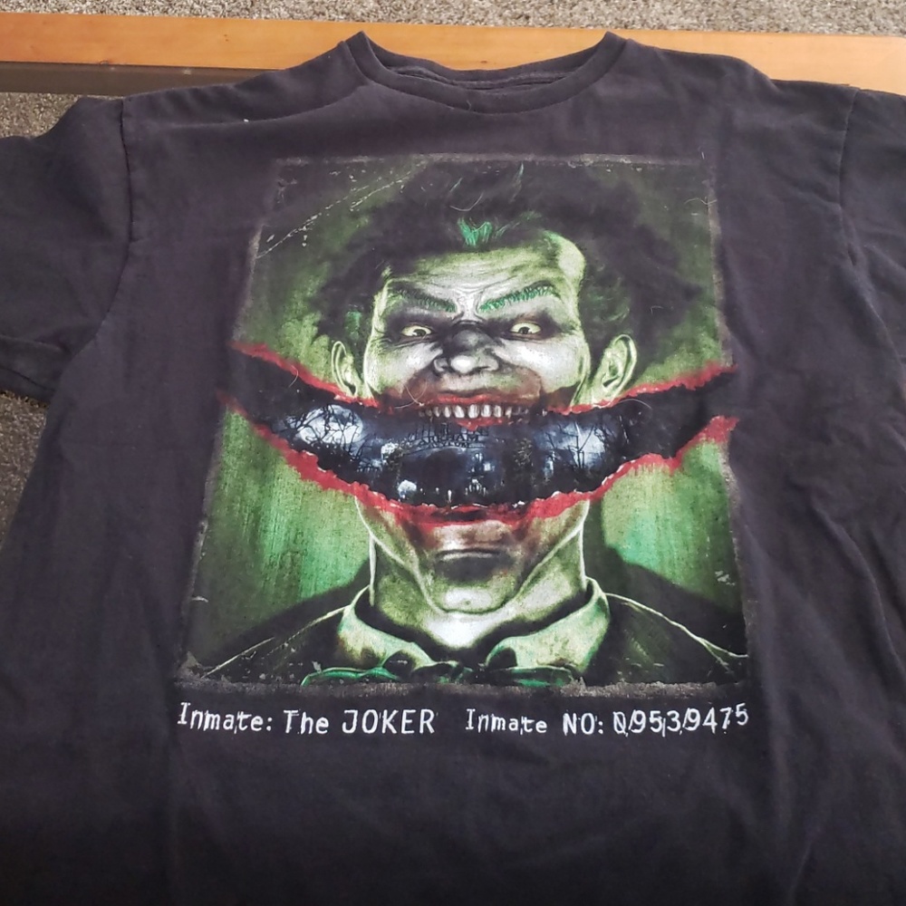 The Joker Arkham Asylum T-shirt//boys size Large